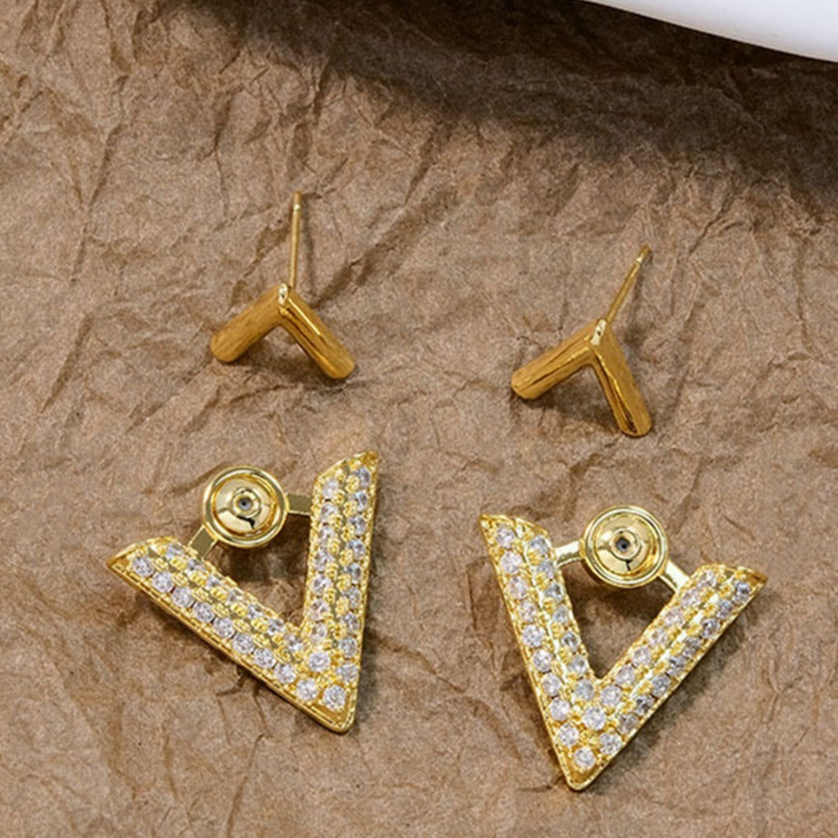 Cercei placați cu Aur 18K, cu Pietre de Zirconiu, Luxe V-Shape