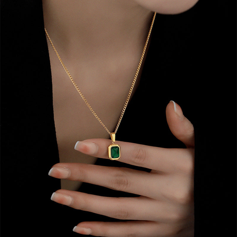 Colier placat cu Aur 18K, cu Pandantiv de Zirconiu Verde, Emerald Essence